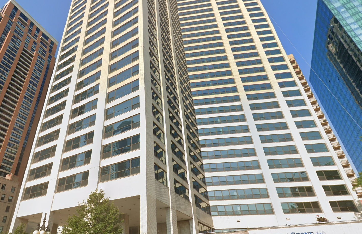 Laramar Group Acquires 656-Unit South Loop Tower for $166M